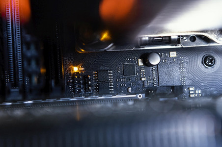 藍色電腦背景 網絡技術開發(fā)的美學與實用性融合